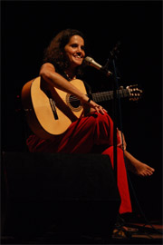 Marianne Aya Omac en concert du mardi 9 au vendredi 12 fvrier 2010 au Bijou (JPEG)